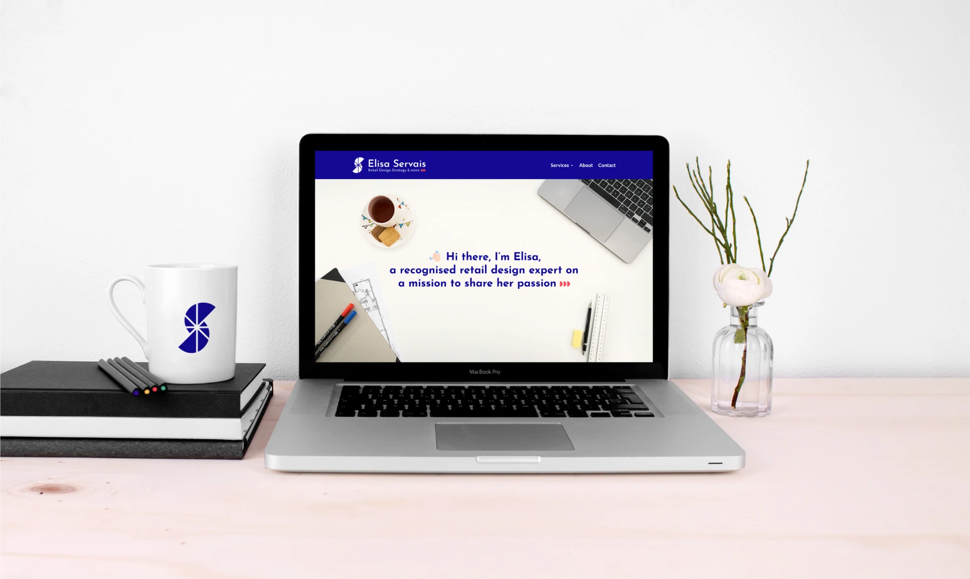 Elisa Servais mock up website and mug with her logo